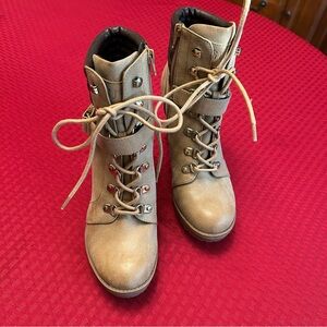 Guess High Heel Combat Boots Women’s Size 7.5 M Brown Lace and Zip Up GFGeralyn